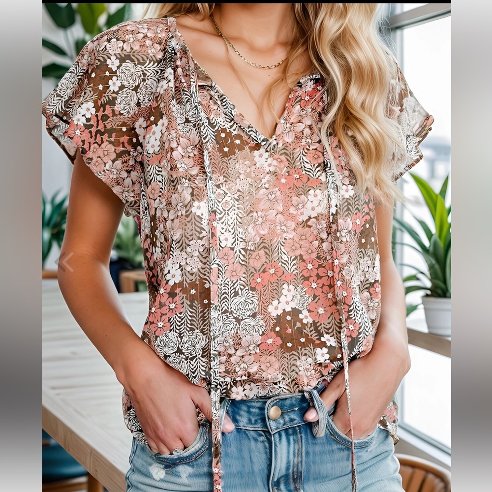 Short Sleeve Floral Print Blouse! NWT!
